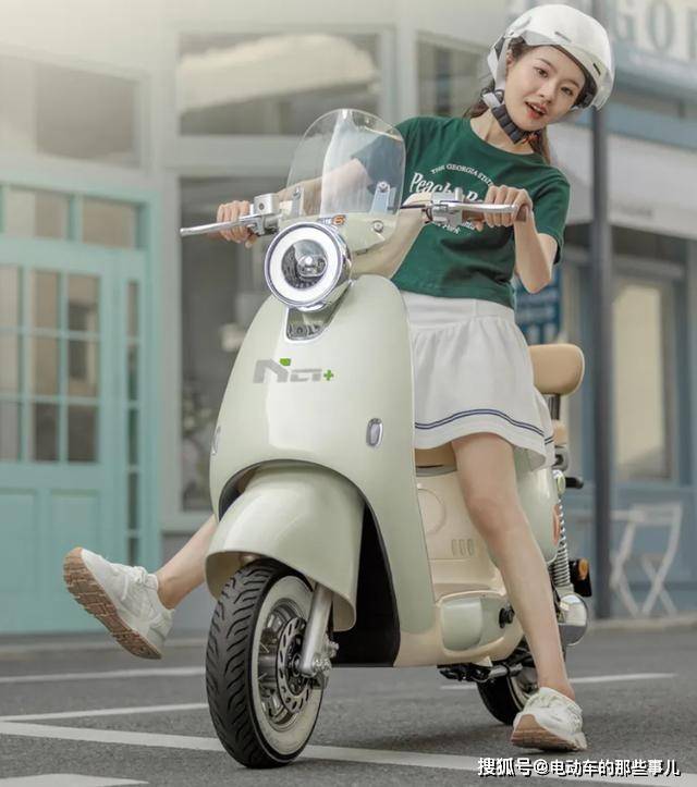 雅迪钠电电动车暨华宇极钠超充生态正式发布