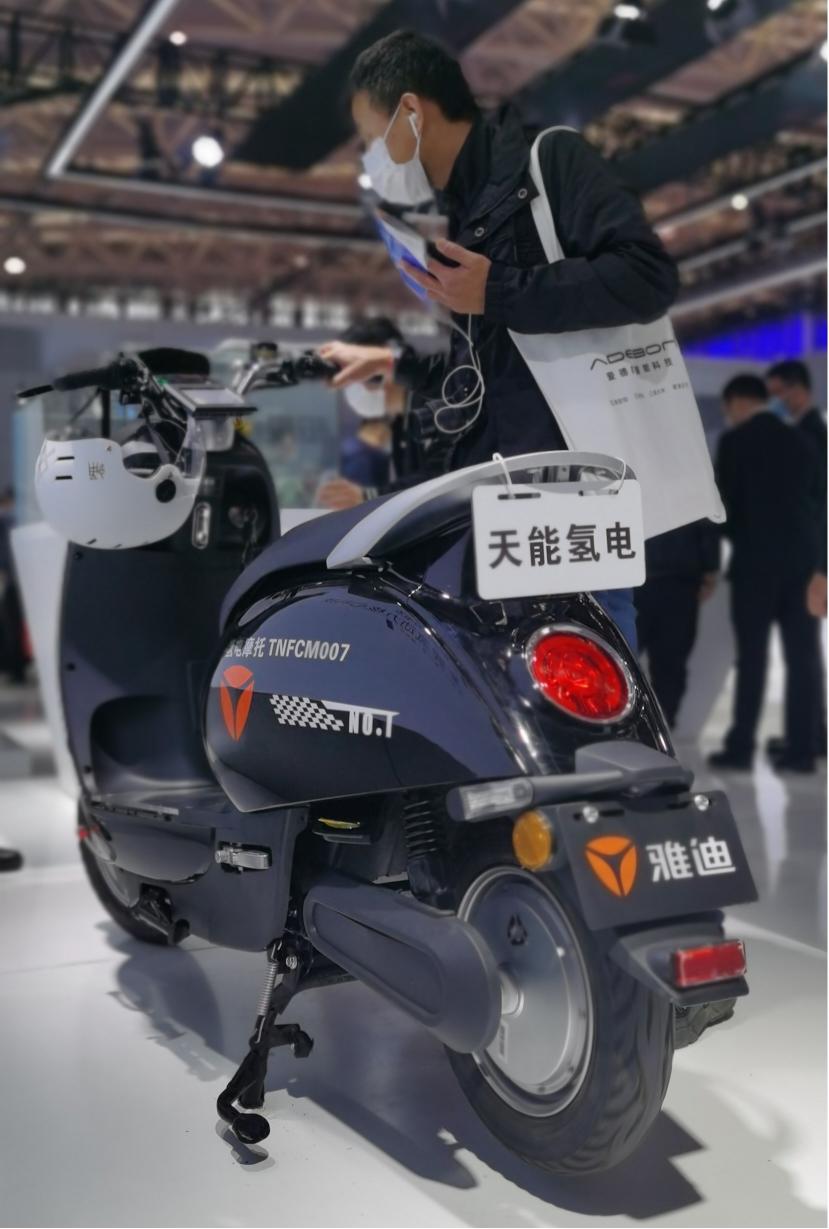 雅迪钠电电动车暨华宇极钠超充生态正式发布