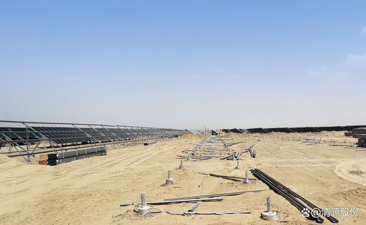 沙戈荒上建起绿电高速路