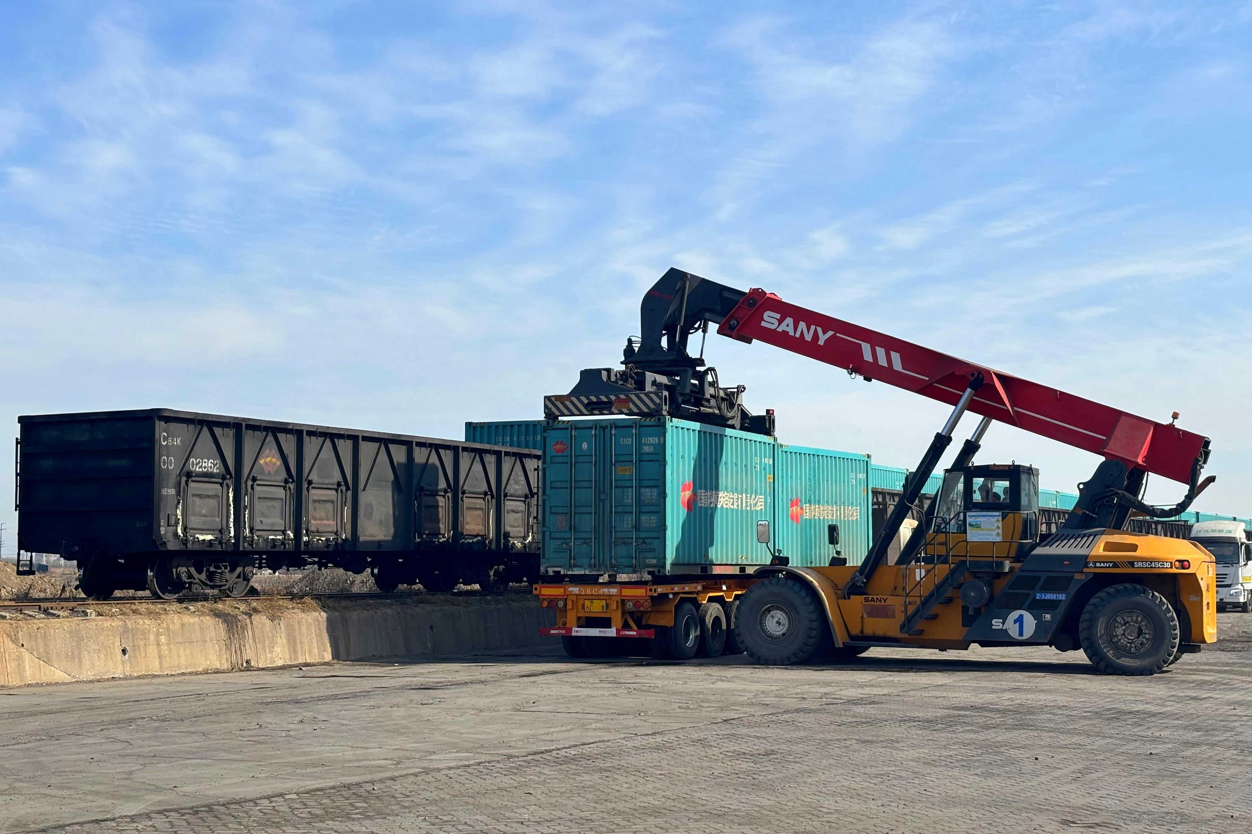 国家能源集团黄骅港务煤炭累计下水量超30亿吨