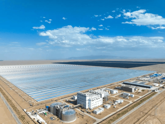 全球首台700兆瓦高效超超临界循环流化床锅炉并网发电