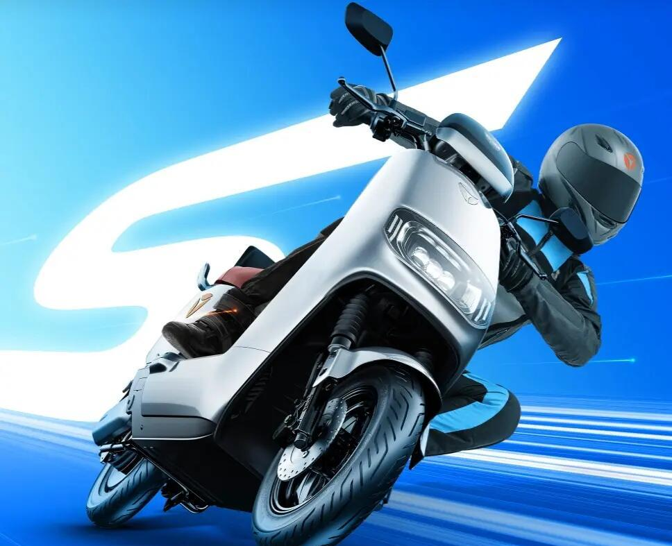 全场景都能跑得远！雅迪冠能S系列上新，重构行业长续航骑行标准