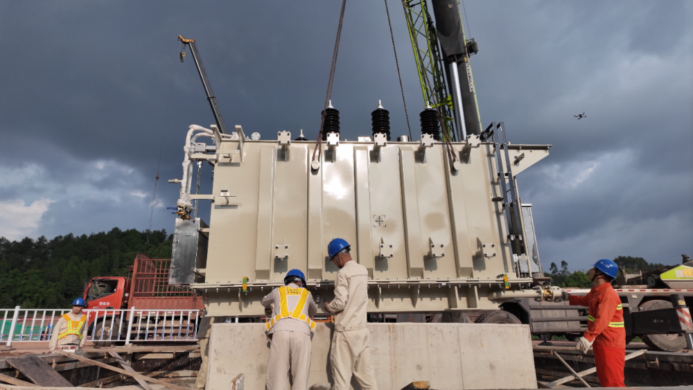 国家电网：哈密-重庆±800千伏特高压 直流输电工程投产送电