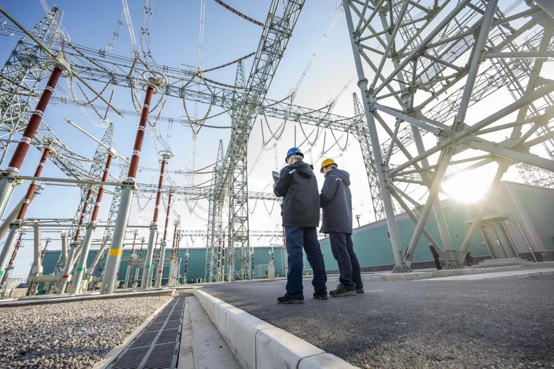 国家电网：哈密-重庆±800千伏特高压 直流输电工程投产送电