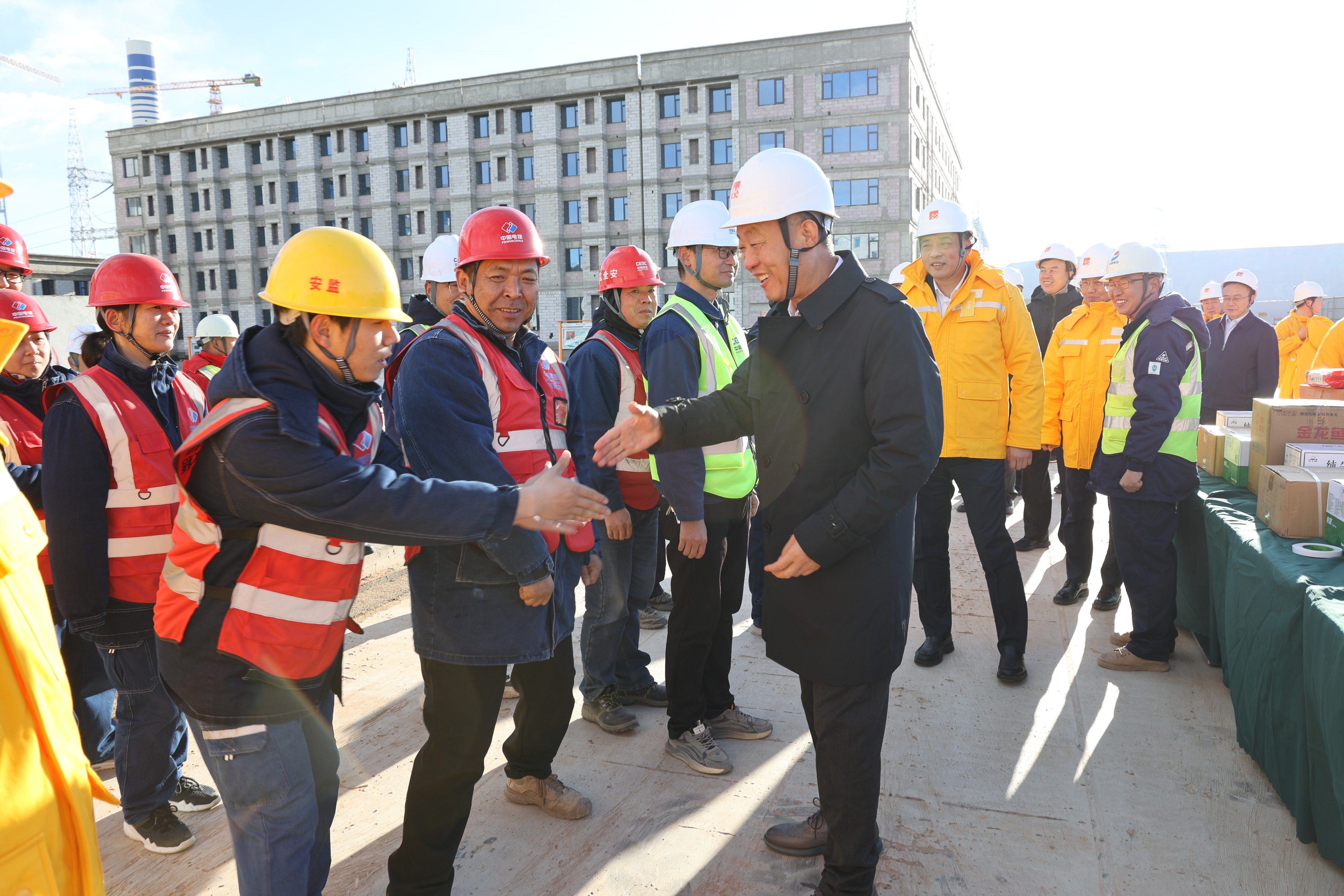 “疆电入渝”首批电源项目投产