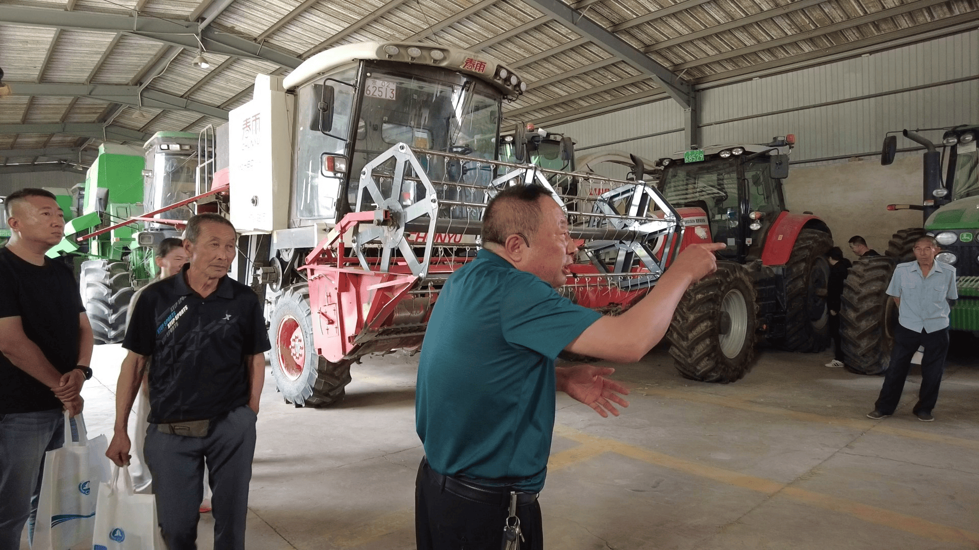 中国石化1.1万座加油站服务农机 助力“三夏”