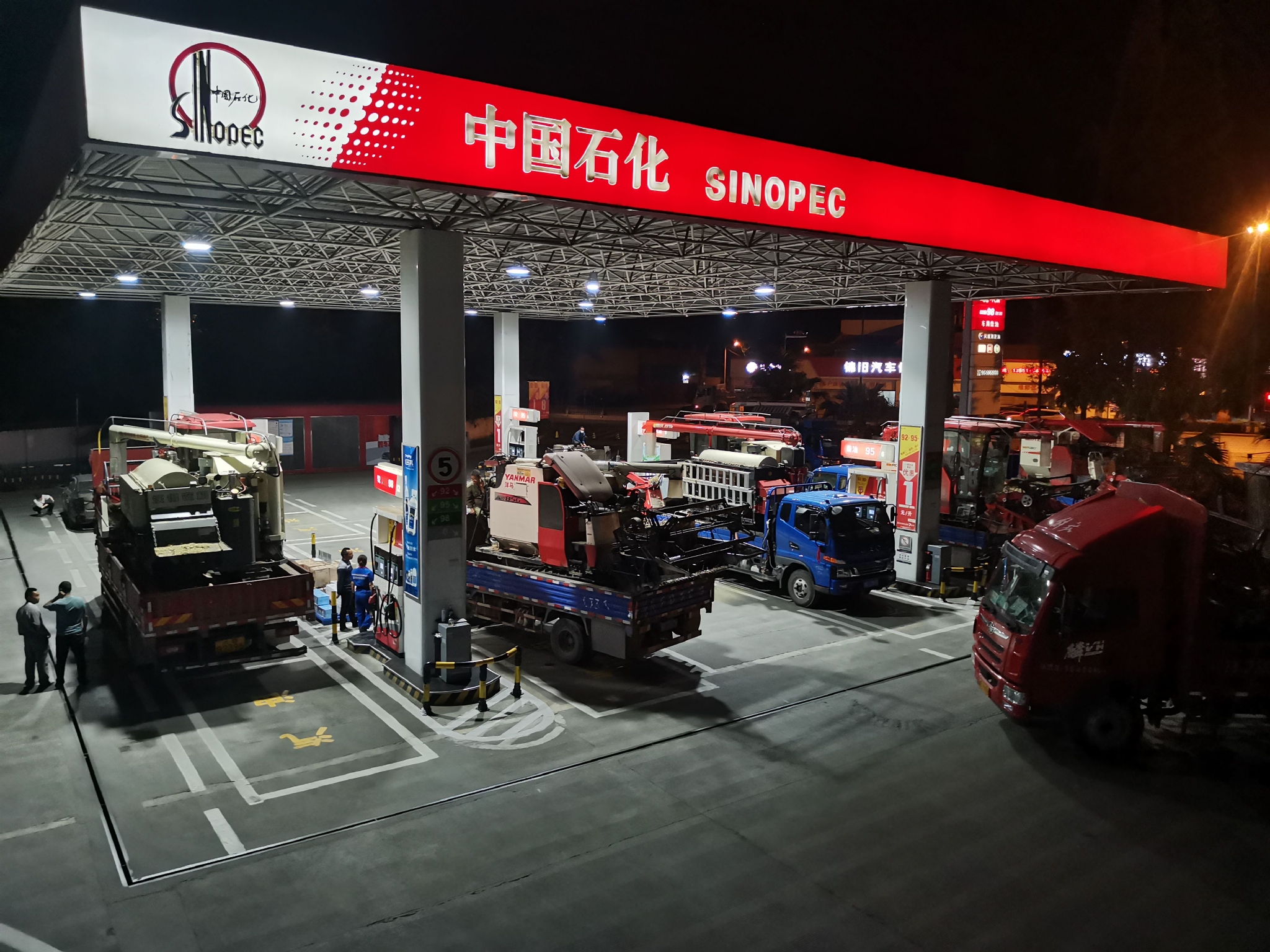 中国石化1.1万座加油站服务农机 助力“三夏”