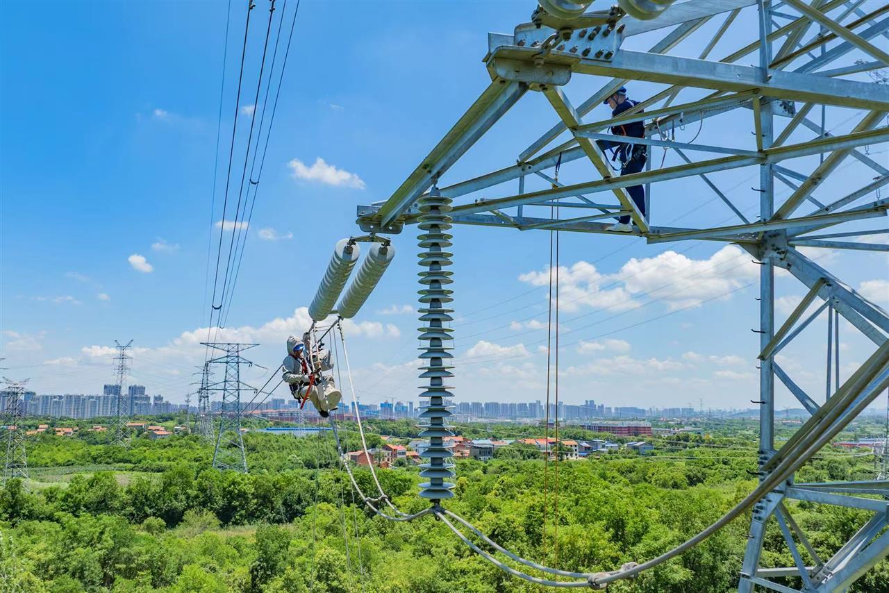 全国最大电力负荷首破15亿千瓦