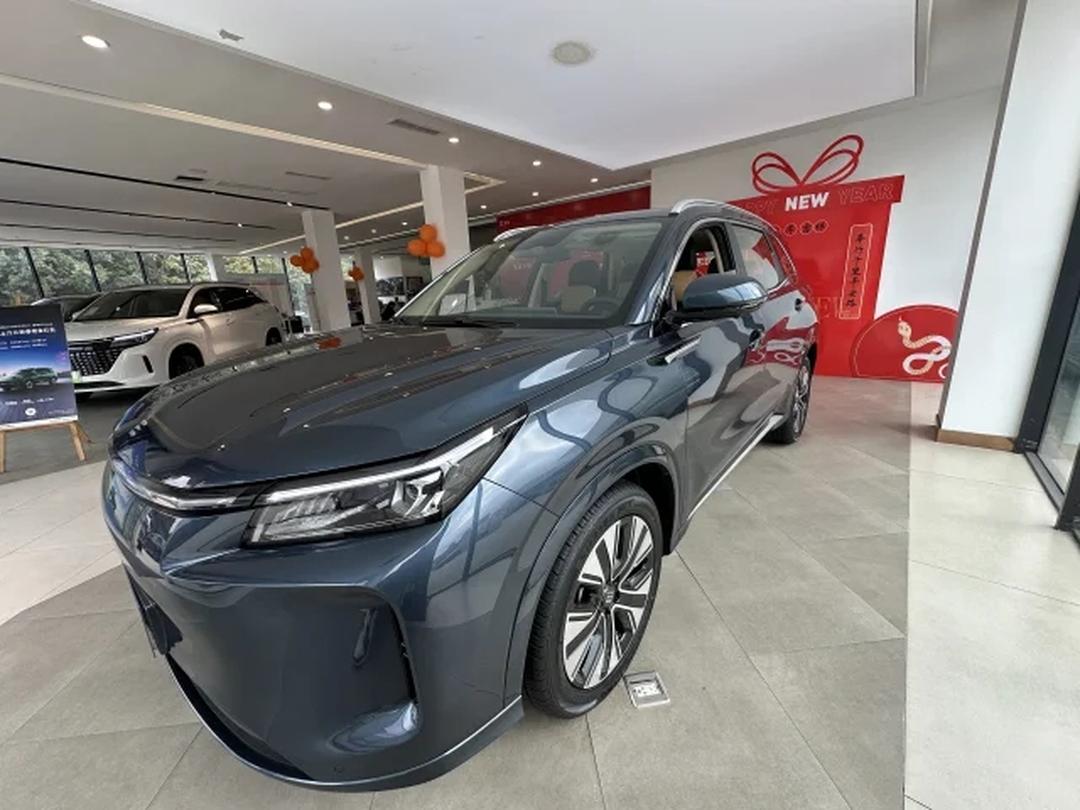 赛力斯高层答疑问界“单飞”:含华量、品质不会降,将推出MPV轿车