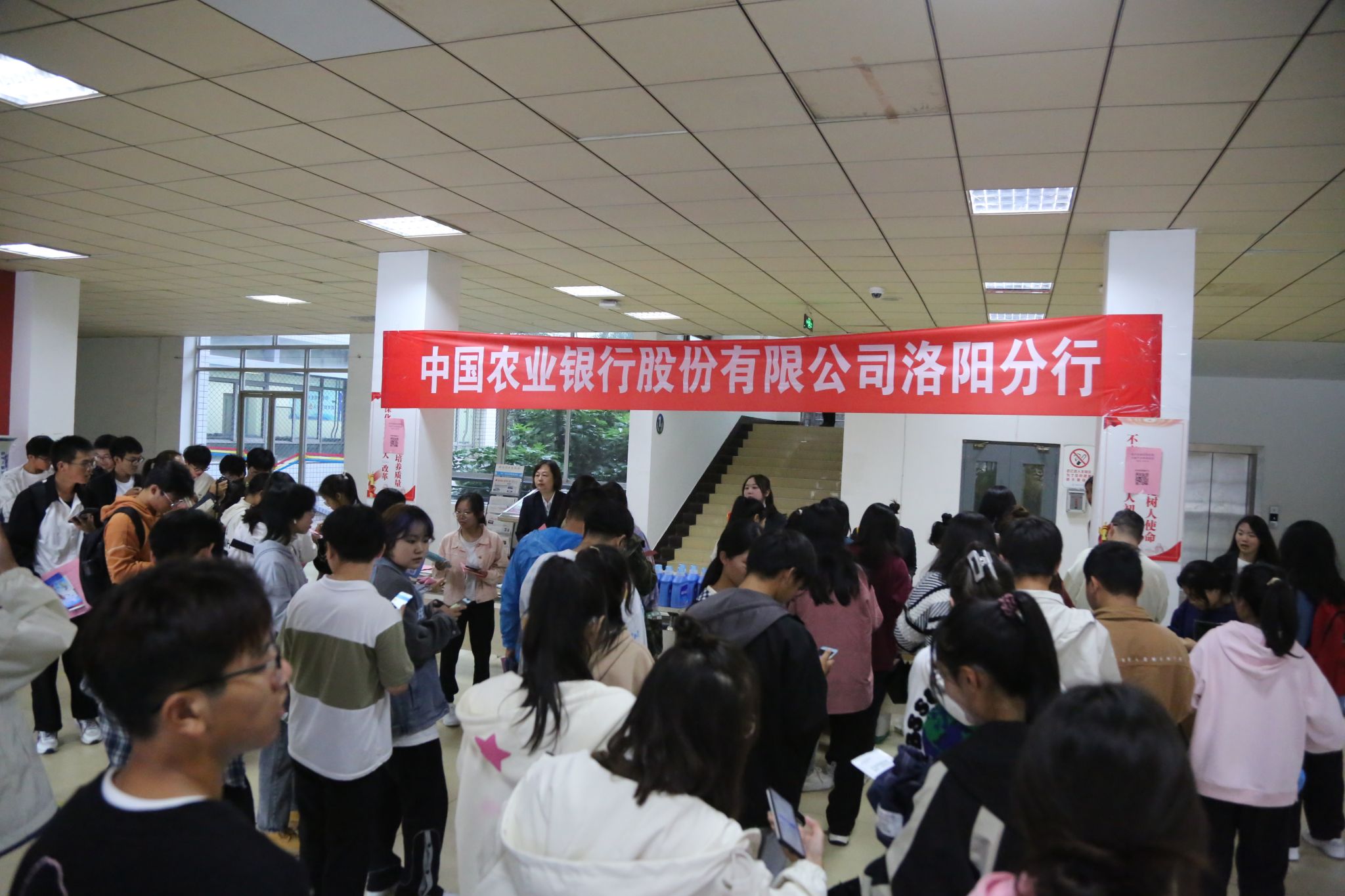 反洗钱“双罚”再加码:农业银行被罚134万元,三名部门负责人连带受责